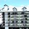 Mountain Vista Inn & Suites - Walking Distance to the Island
