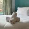Tasmans Hideaway - Stunning villa close to Beach