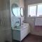 Westgate Three and one small room bedrooms house - 奥克兰