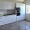 Westgate Three and one small room bedrooms house - 奥克兰