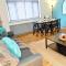 Comfortable 3 Bedrooms Leeds Beach House - Ideal for Family and Contractors - Free WIFI, Projector in bedroom and Free Parking for 2 cars