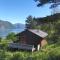 Fjordhytte-1 ist eine schöne Hütte bei Ænes am Hardangerfjord mit grandiosem Fjordpanorama, 20 PS Motorboot mietbar