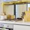 Stunning 2 Bedroom Apt at Waterloo