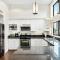 Ultimate LA Vacation 2BR w Pool Above Shops - مونتيري بارك