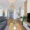 Bright Spacious Apartment with Parking Mazowiecka by Noclegi Renters - 科沃布热格