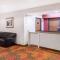 Super 8 by Wyndham Evansville North