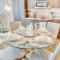 Luxury 2BR Condo - King Bed - Stunning City Views