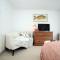 Little Gem in the Mumbles! Fishermans Cottage with Log Burner, Dog friendly and Welcome Breakfast Hamper! - The Mumbles