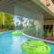 860 Windsor Island 12 guests front clubhouse pool - دافِنبورت