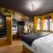 City Retreat, Spacious 4 Bed House, Games Room, Parking, Hot Tub & BBQ