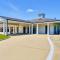 Springfield Studio Rental with Golf Course View! - Springfield