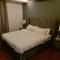 Modern ONE Bedroom Apartments in Gold Crest Mall With Al Fateh Store