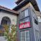 Crossroads Inn - Downtown Sacramento