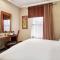 Protea Hotel by Marriott Pretoria Hatfield - Претория