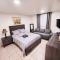 Amazing 5 Bedroom Pool Home ~ Great Location! - ميرامار