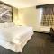 Super 8 by Wyndham St Charles