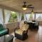 Recently renovated Beach House with fenced in yard - نيبلس