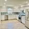 Recently renovated Beach House with fenced in yard - نيبلس