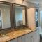 Recently renovated Beach House with fenced in yard - نيبلس