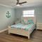 Recently renovated Beach House with fenced in yard - نيبلس