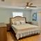 Recently renovated Beach House with fenced in yard - نيبلس