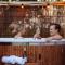 Tiny house met hottub