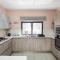 Modern 2BR Stylish Apartment with Large Backyard - Fully-Equipped Accomodation - 比尔基卡拉