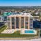 Beachfront Oceanview Unit - Pool & BBQ, Steps to Flagler - New Smyrna Beach