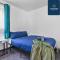 THE CLIPPIE, 3 Rooms, 4 Beds, Recently Renovated, Free WiFi, Free Street Parking, Ground Floor, Fully Equipped, Short and Long Stay Rates Available and PRICE MATCH GAURANTEE by SUNRISE SHORT LETS - Dundee