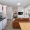 LL Properties - H81 Charming Deluxe Apartment