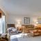 Charming Hidden Valley Resort Home Walk to Slopes - Champion