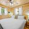 Treehouse Cabin with Mountain, River Views and Arcades - Блу-Ридж