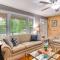 3 Mi to Downtown Home with Fire Pit in Forest City - فوريست سيتي