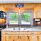 3 Mi to Downtown Home with Fire Pit in Forest City - فوريست سيتي