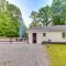 3 Mi to Downtown Home with Fire Pit in Forest City - فوريست سيتي