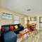 Two Fully Equipped Apartments and a Studio 5 miles from the beach - سانت بطرسبرغ