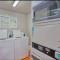 Studio in Hilo Center with Pool and Lake Views - Hilo