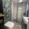 SKG Retreat Emerald - 5min from Metro & Seafront - Solún
