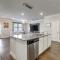 Lawrenceville Townhome with Community Pool Access! - 罗维莎