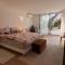 Cap d Antibes Villa contemporaine pied dans l eau - 昂蒂布