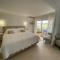 Cap d Antibes Villa contemporaine pied dans l eau - 昂蒂布