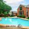 Captivating 6BR 3BA Holiday Home with Pool & Fire Pit