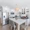 Entire Upper Oceanfront Masterpiece with Rooftop - San Diego