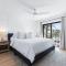 Entire Upper Oceanfront Masterpiece with Rooftop - San Diego