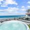 Entire Upper Oceanfront Masterpiece with Rooftop - San Diego