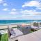 Entire Upper Oceanfront Masterpiece with Rooftop - San Diego