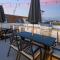 Entire Upper Oceanfront Masterpiece with Rooftop - San Diego