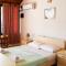 Vila Aliaj luxury rooftop room for 2 with air conditioning - دوريس