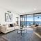 Circle on Cavill Luxe 2-Bed with Views & Pool - 黄金海岸