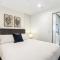 Circle on Cavill Luxe 2-Bed with Views & Pool - 黄金海岸